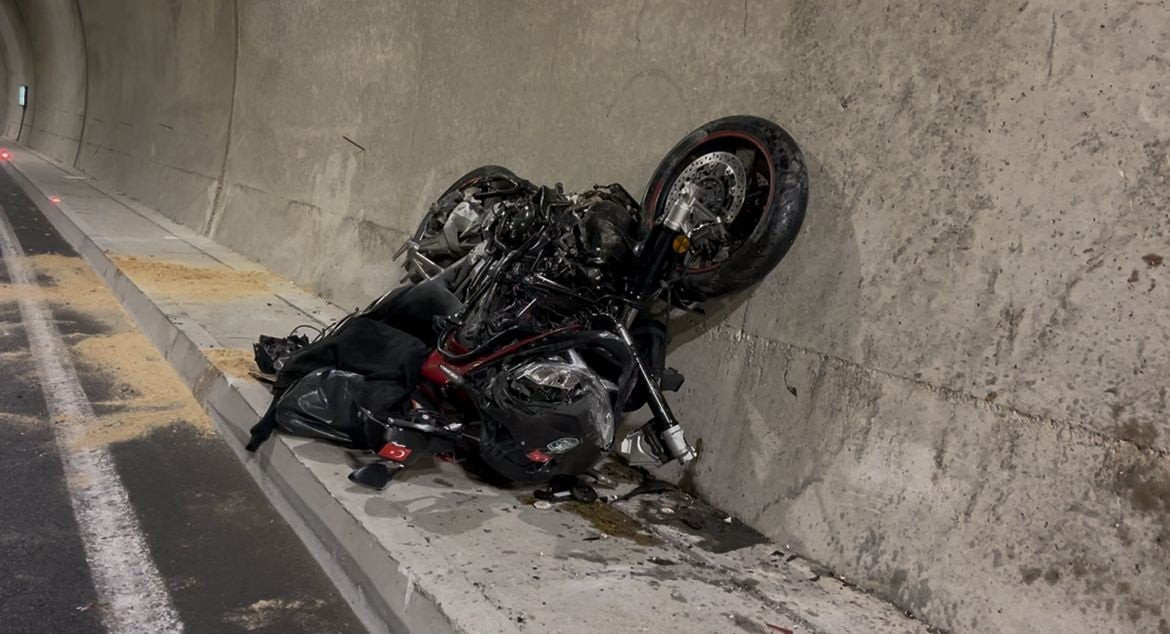 BURSA'DA ORHANELİ YOLUNDA OTOMOBİLİN ÇARPTIĞI MOTOSİKLETİN SÜRÜCÜSÜ PROFESYONEL SESLENDİRME...