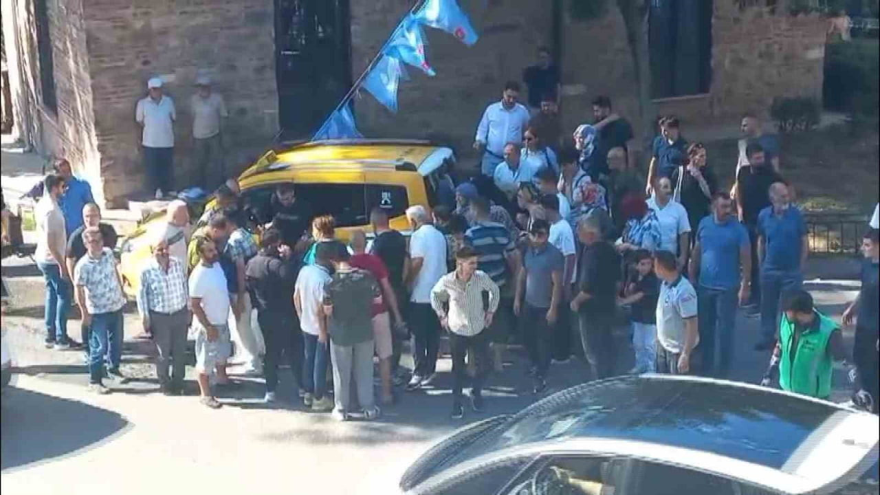 BURSA'DA OTOBÜSE BİNMEK İSTERKEN TAKSİNİN ALTINDA KALAN KADIN. BİR SÜRE SÜRÜKLENEN KADIN...