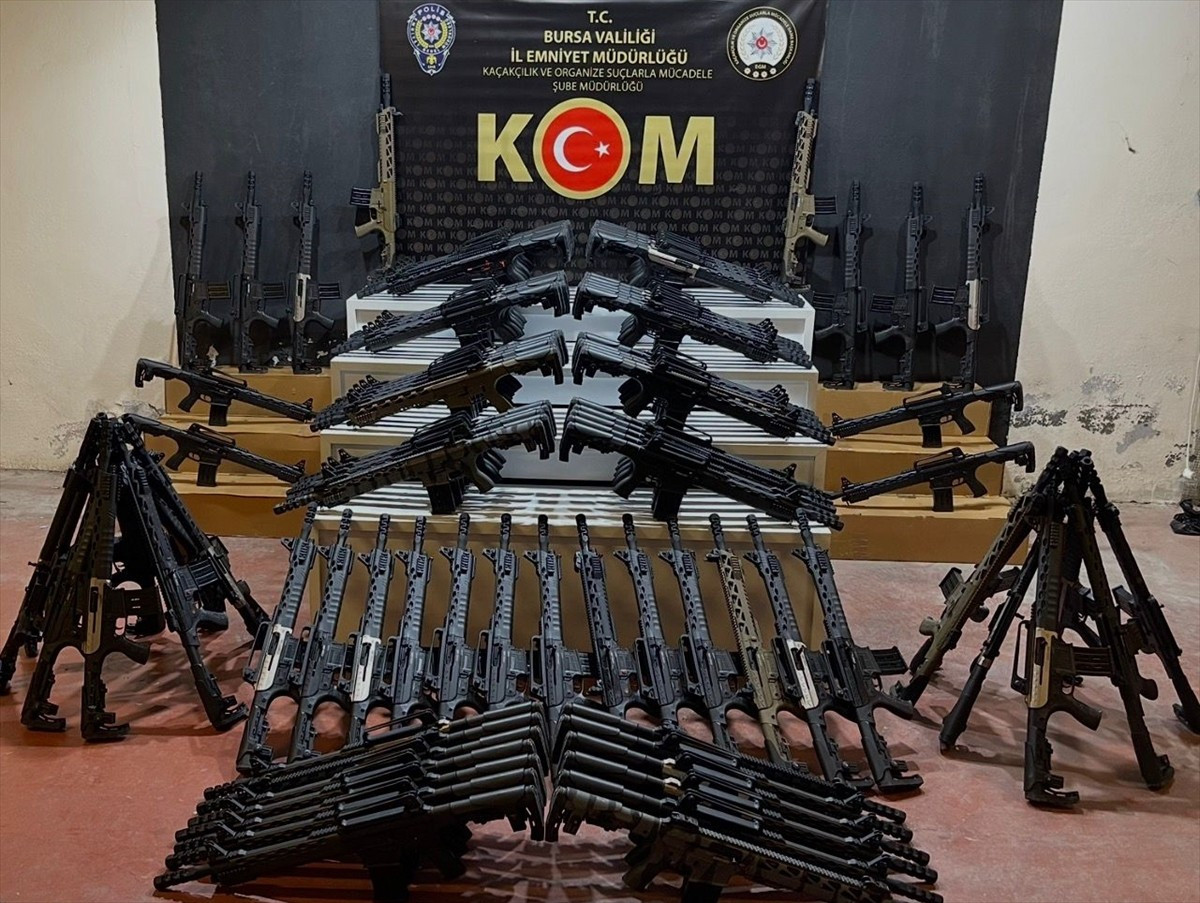 Bursa'da polisin 118 ruhsatsız tüfek ele geçirdiği operasyonda, 1 şüpheli yakalandı