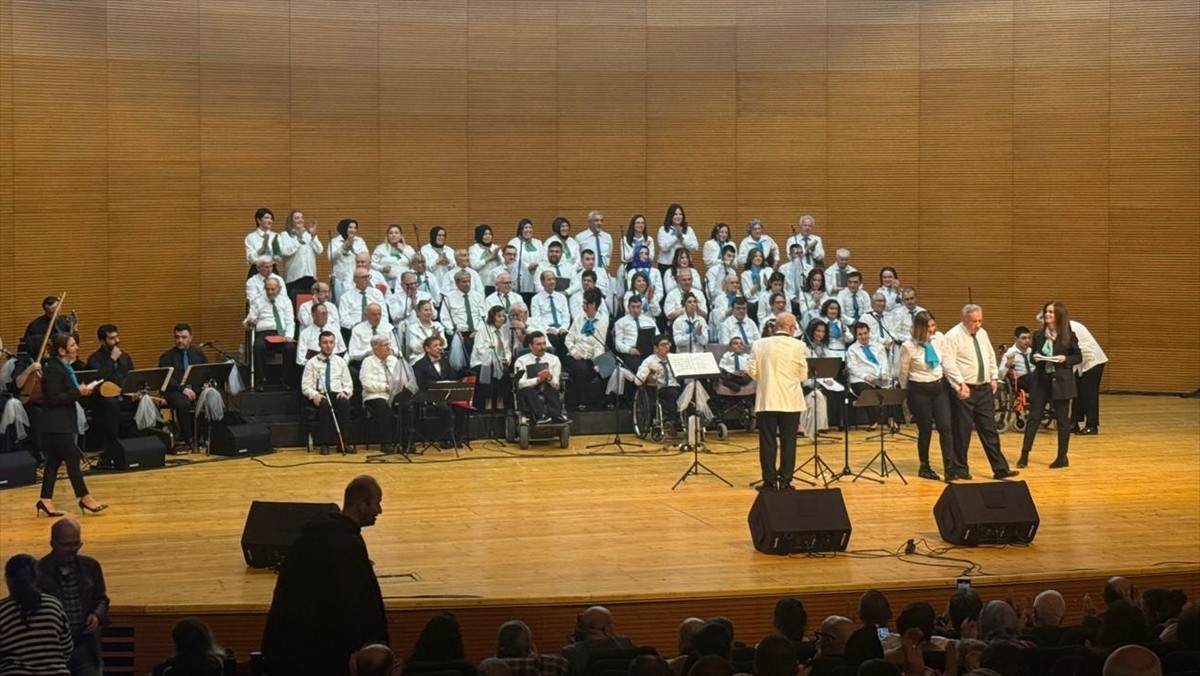 Bursa'da "7'den 70'e Türkülerle Hep Birlikte" konseri gerçekleştirildi.