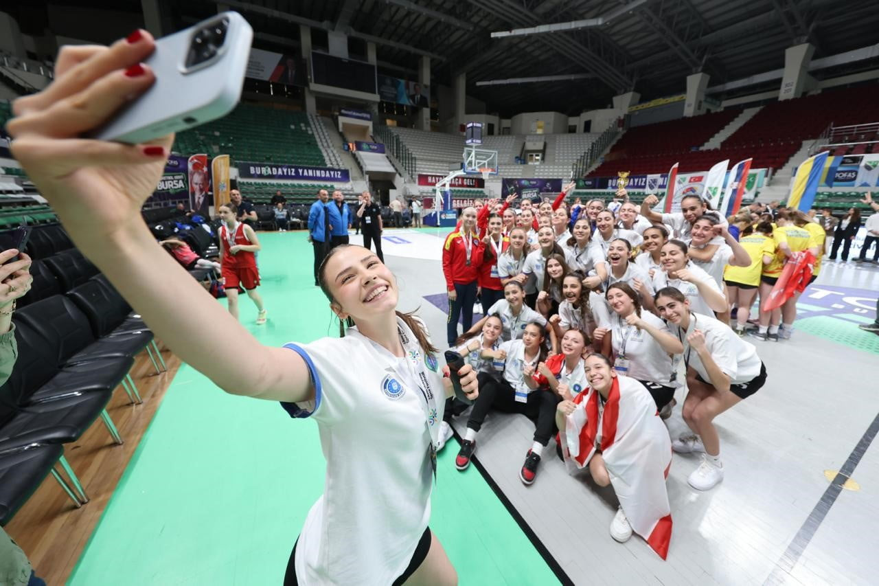 BURSA'DA SPOR ŞENLİKLERİNDE KARDEŞLİK RÜZGARI ESTİ