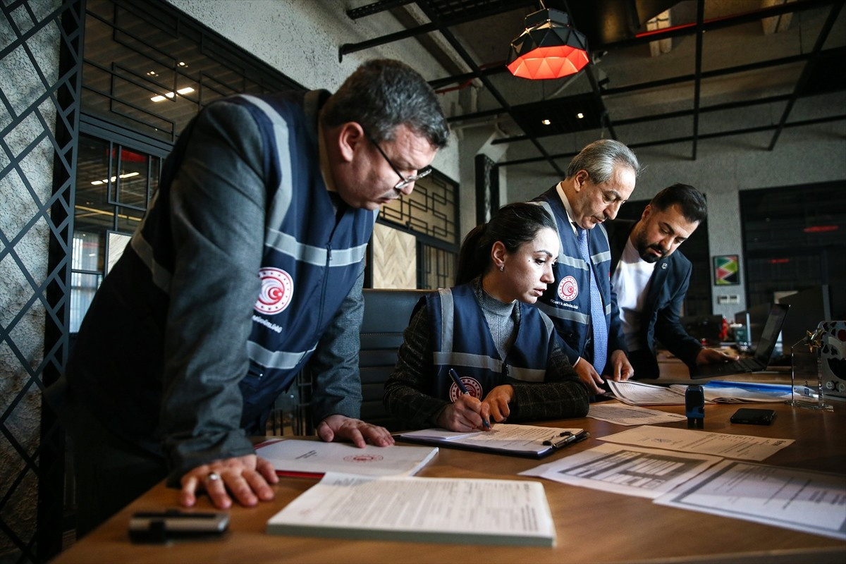Bursa'da Ticaret İl Müdürlüğü ekiplerince, emlak ve kuyum sektöründe faaliyet gösteren işletmelere...