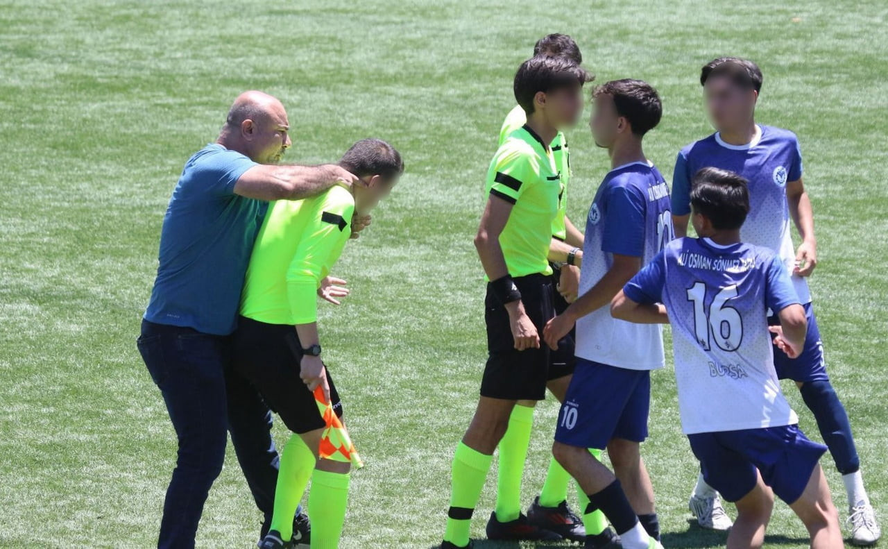 BURSA'DA YEŞİLLYAYLA-ALİ OSMAN SÖNMEZ LİSESİ ARASI FUTBOL FİNAL MÜSABAKASINDA ALİ SÖNMEZ LİSESİ...