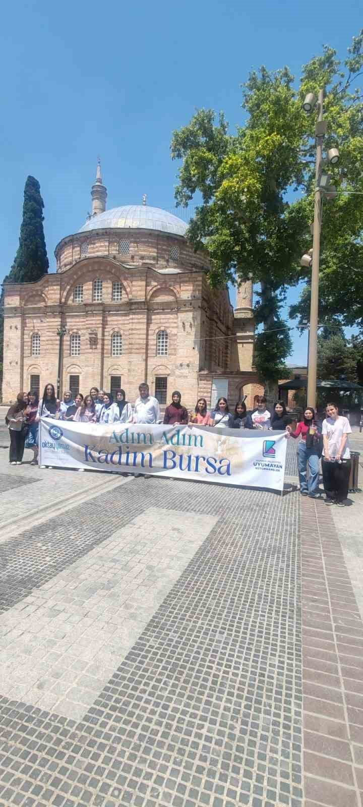 BURSA'DA YILDIRIM BELEDİYESİ 'ADIM ADIM KADİM BURSA’ PROJESİ İLE GENÇLERİ KENTİN TARİHİ VE...