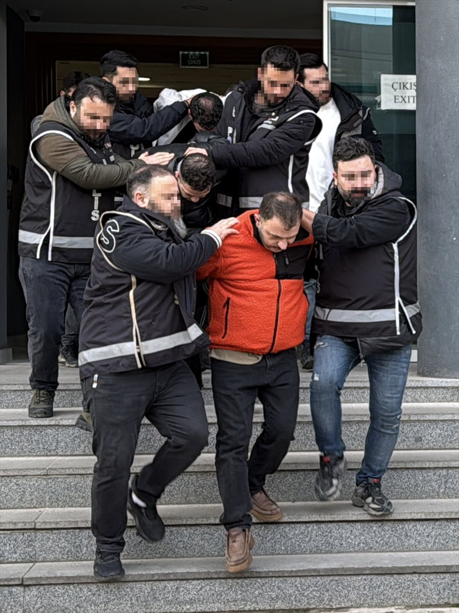 Bursa'daki bir iş yerine iki kez düzenlenen kurşunlama olayına karıştığı tespit edilen, kamuoyunda...