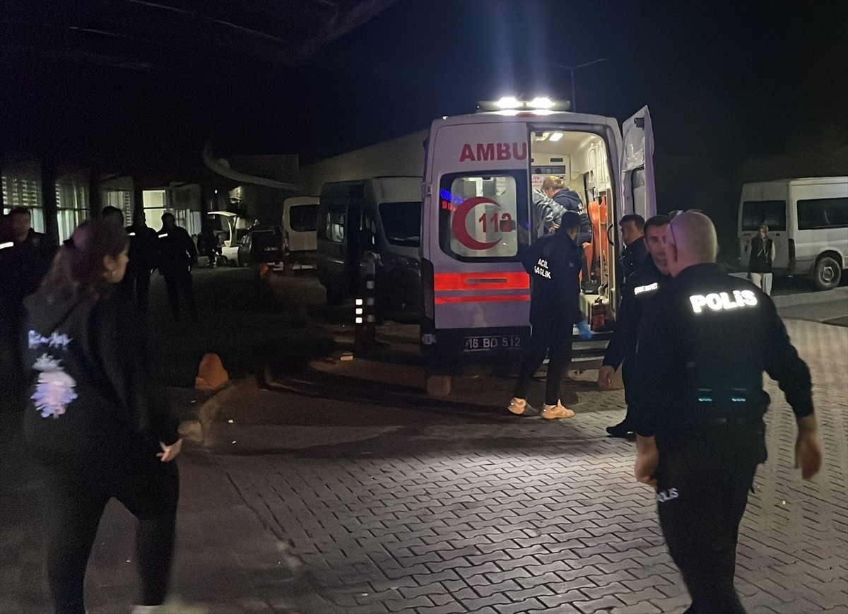 Bursa'nın Gemlik ilçesinde, bıçakla yaralanan kişi hastanede tedavi altına alındı.