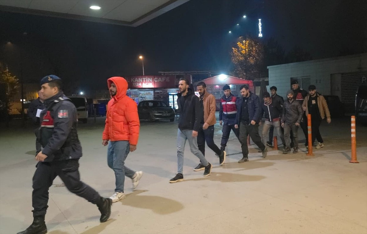 Bursa'nın İnegöl ilçesinde 8 düzensiz göçmen yakalandı.