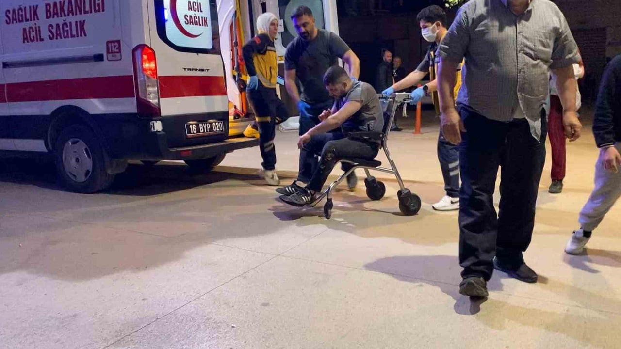 BURSA'NIN İNEGÖL İLÇESİNDE MEYDANA GELEN KAZADA FENALAŞAN SÜRÜCÜNÜN KULLANDIĞI ARAÇ KONTROLDEN...
