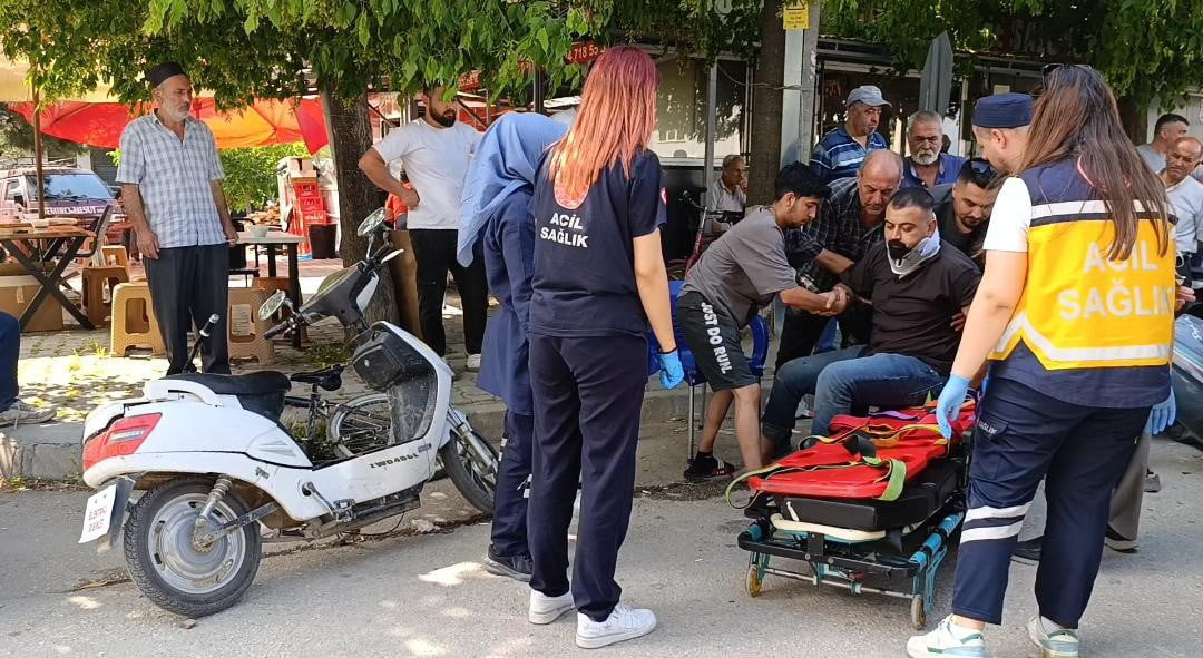 BURSA'NIN İNEGÖL İLÇESİNDE OTOMOBİL İLE ÇARPIŞAN MOTOSİKLETİN SÜRÜCÜSÜ YARALANDI.