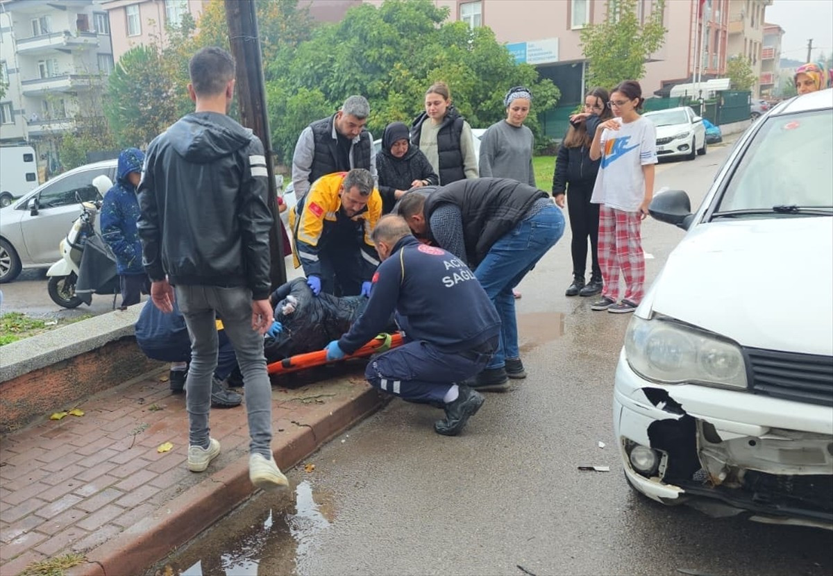 Bursa'nın İnegöl ilçesinde otomobille çarpışan motosikletin sürücüsü ağır yaralandı.