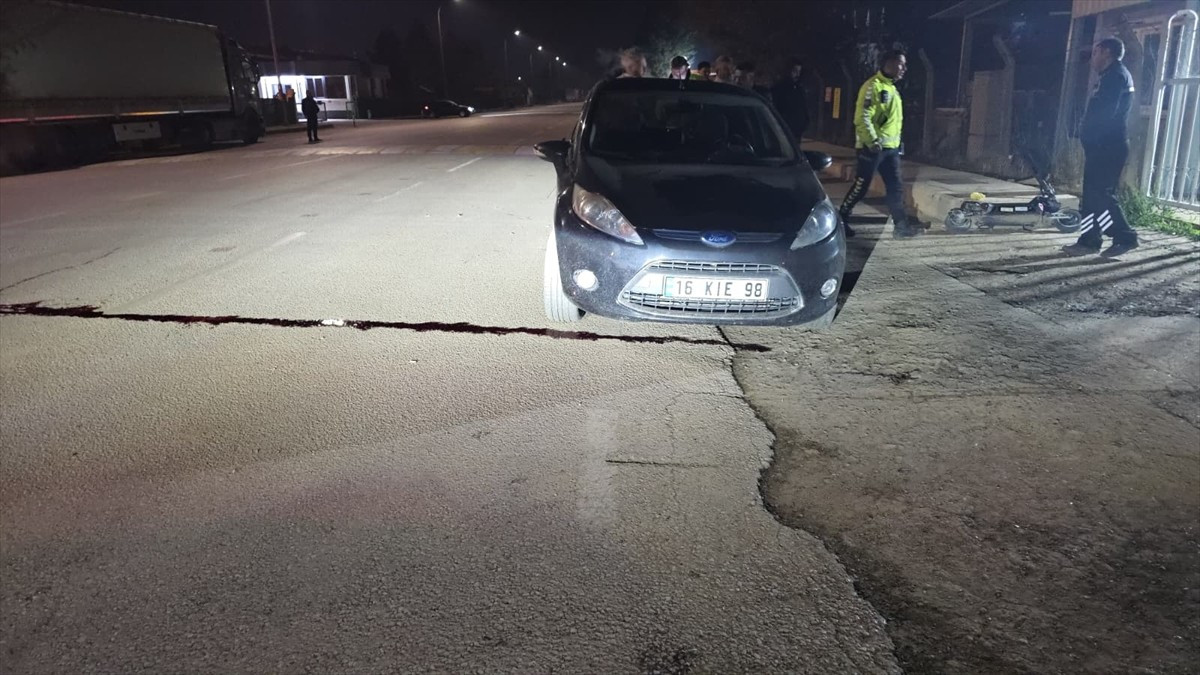 Bursa'nın İnegöl ilçesinde otomobille çarpışan skuterin sürücüsü ağır yaralandı.