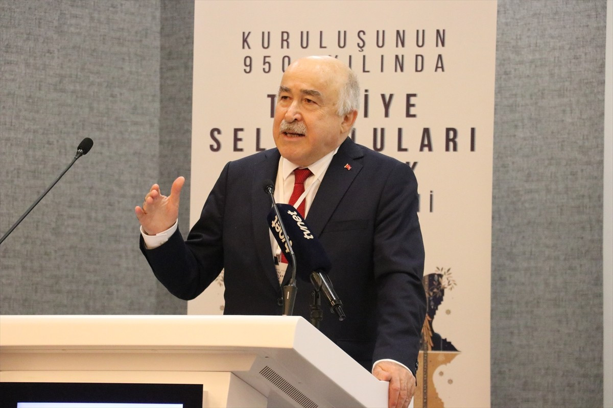 Bursa'nın İznik ilçesinde "Kuruluşunun 950. Yılında Türkiye Selçukluları ve İznik Bilgi Şöleni"...