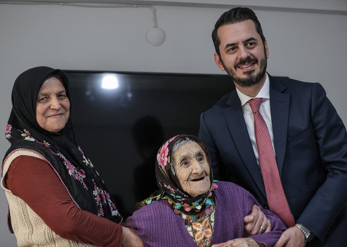 Bursa'nın merkez Osmangazi ilçesinde yaşayan 121 yaşındaki Saadet Al'ın, "Bana bir televizyon...