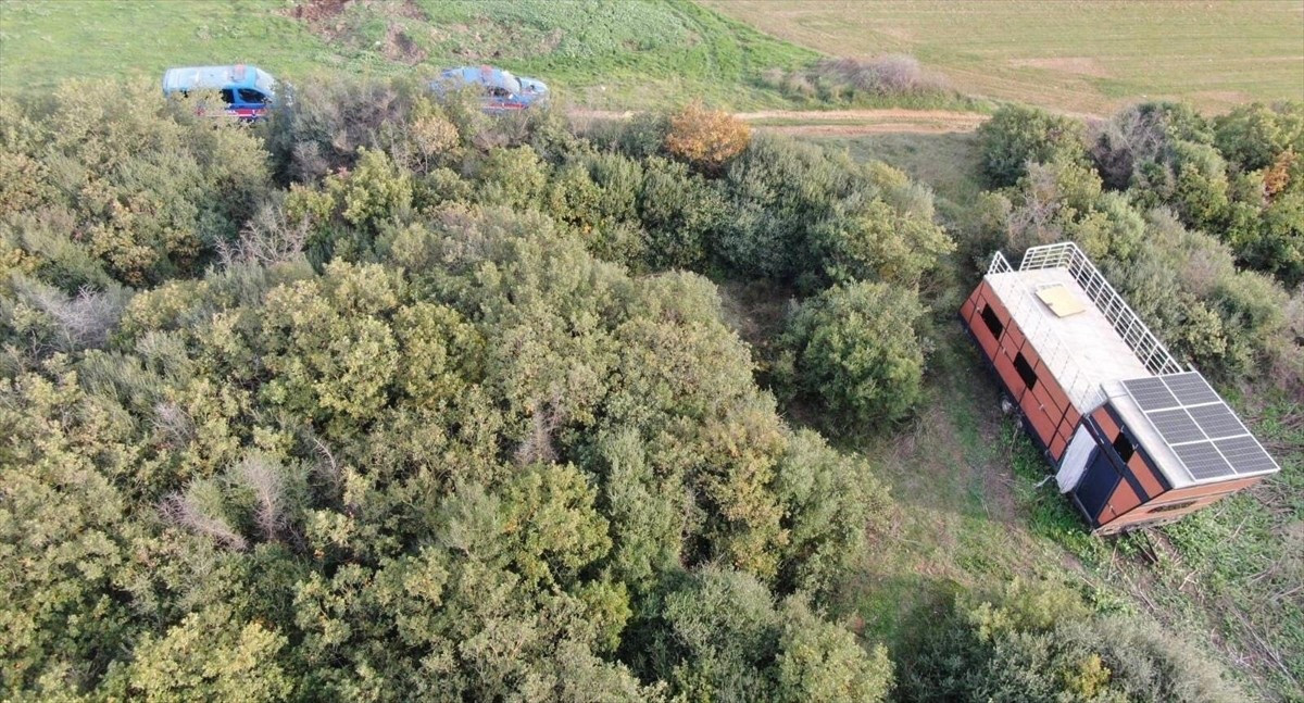 Bursa'nın Mudanya ilçesinde taşınabilir ev (tiny house) çaldığı belirlenen şüpheli, jandarma...