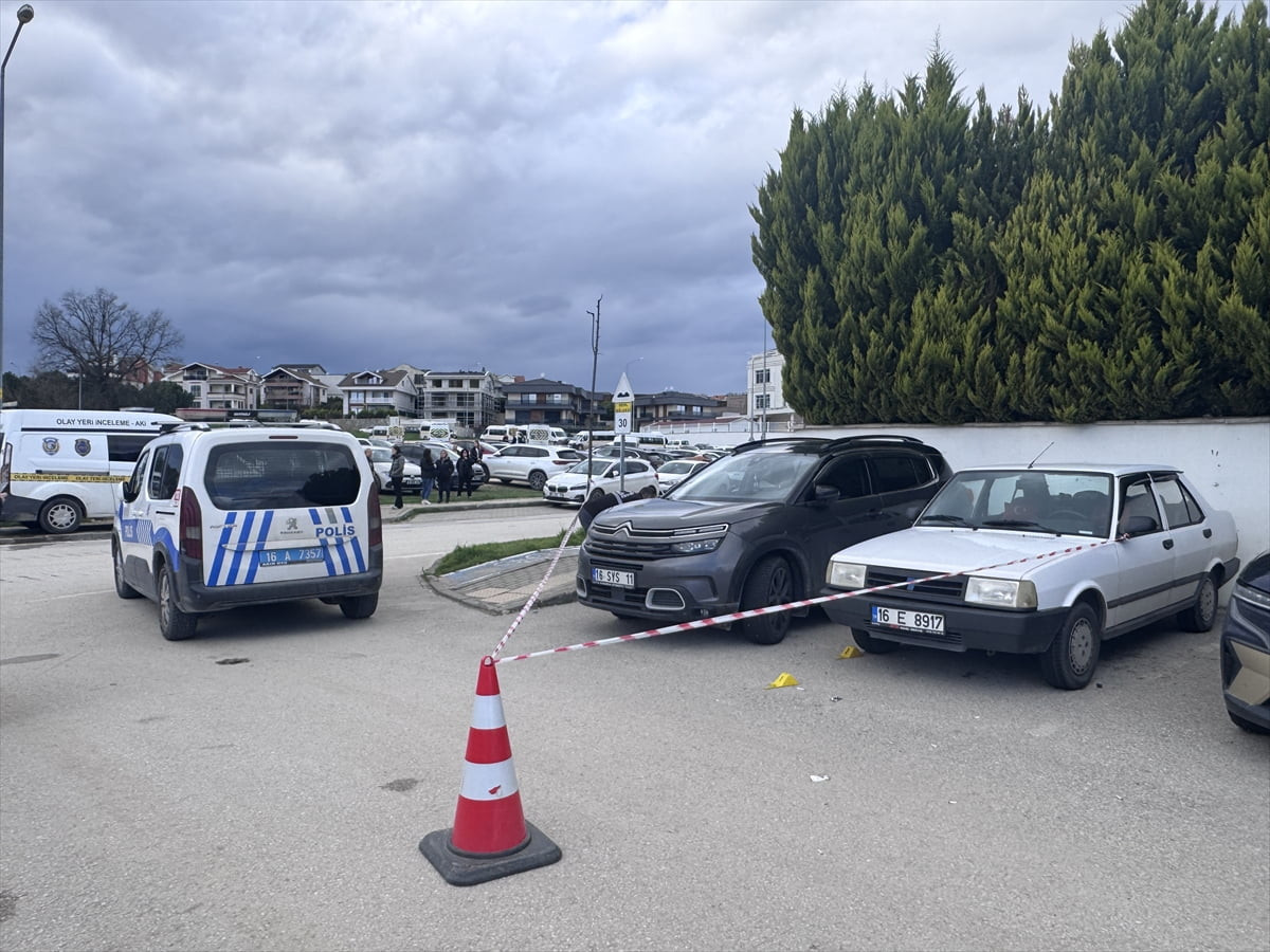 Bursa'nın Nilüfer ilçesinde eski erkek arkadaşı tarafından tabancayla yaralanan kadın öğretmen...