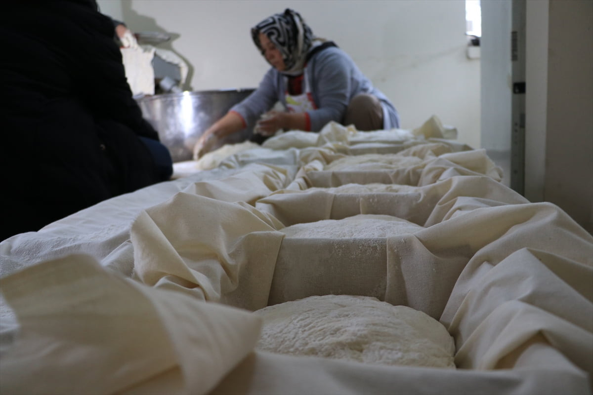 Bursa'nın Nilüfer ilçesine bağlı kırsal Atlas Mahallesi'nde kadınlar, annelerinden öğrendikleriyle...