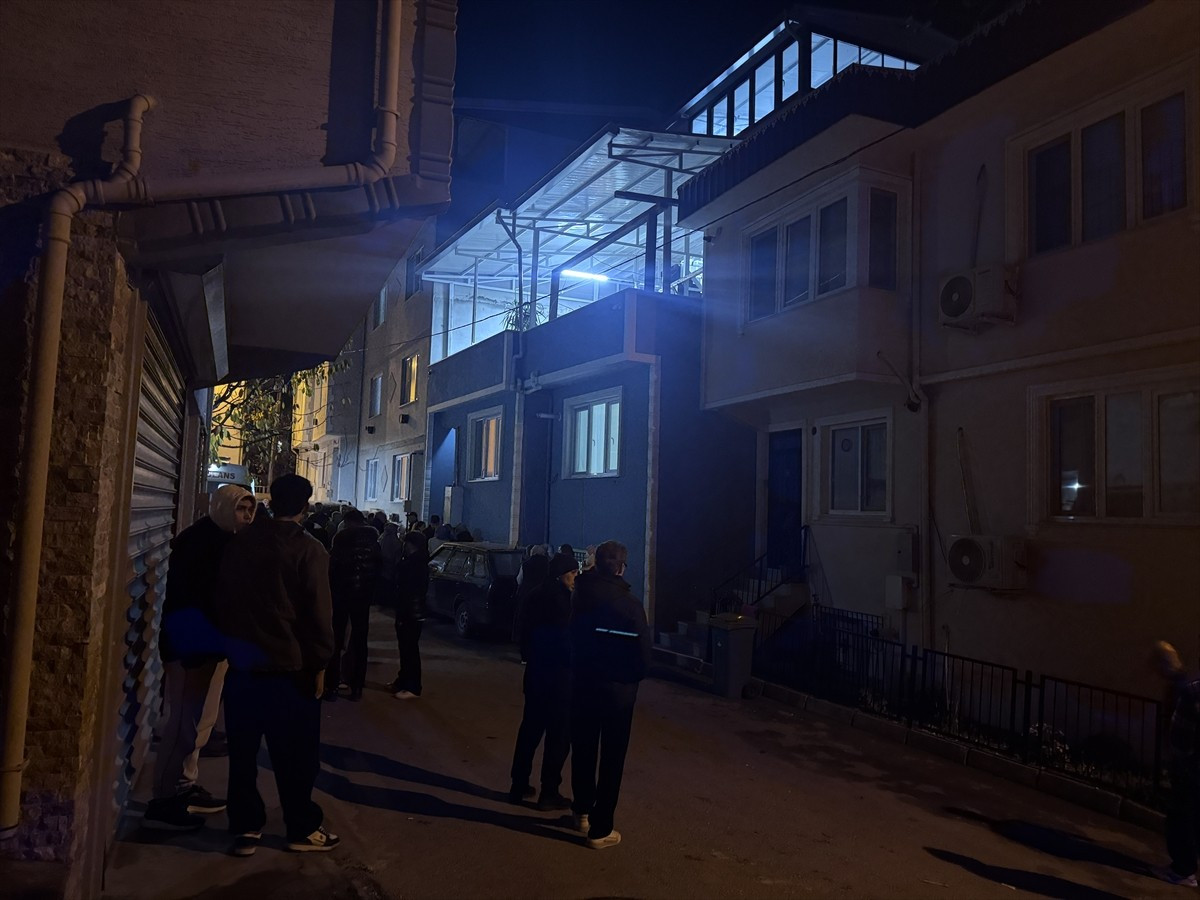 Bursa'nın Osmangazi ilçesinde, baba ve kızı evde ölü bulundu.