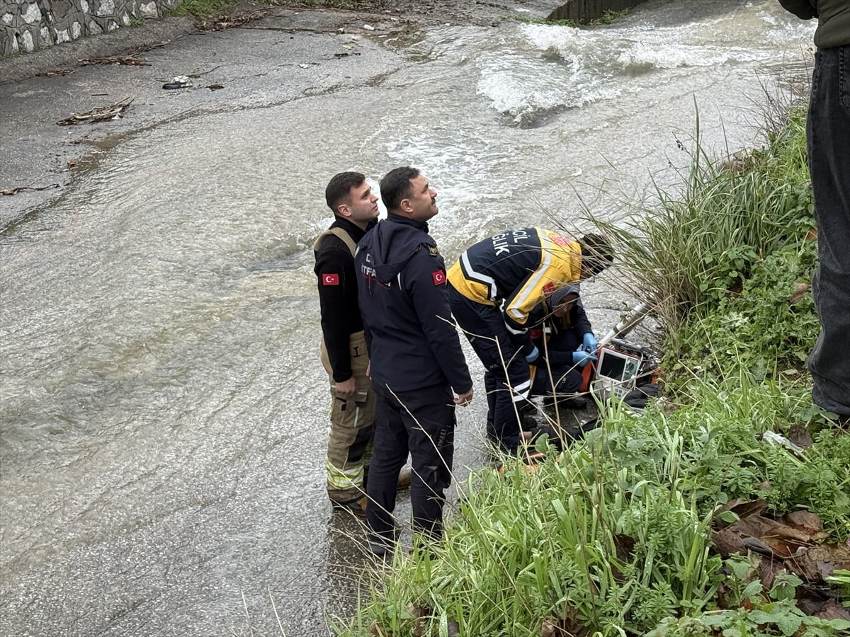 Bursa'nın Yıldırım ilçesinde bir kişi, dere yatağında ölü bulundu.