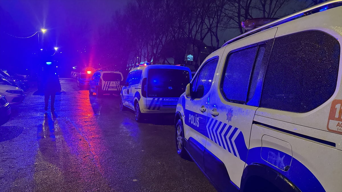 Bursa'nın Yıldırım ilçesinde dere yatağında erkek cesedi bulundu. İhbar üzerine olay yerine polis...