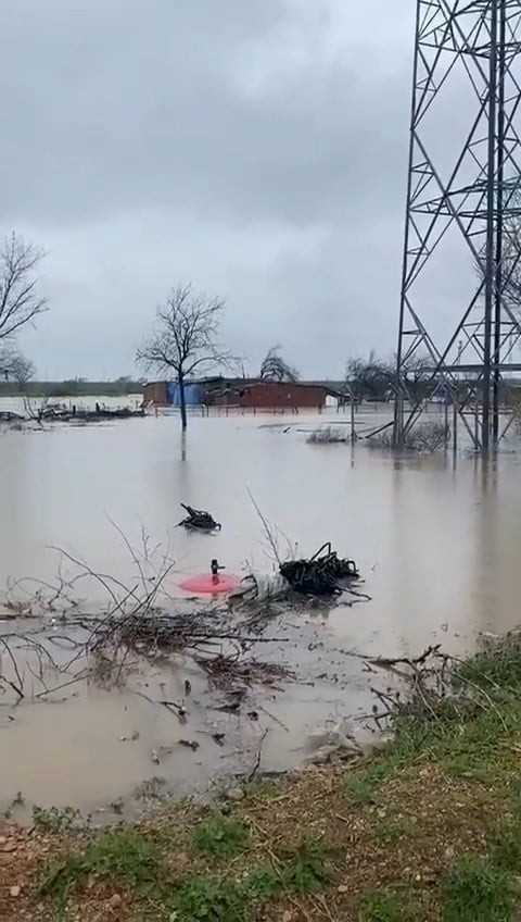 BURSA’DA 3 GÜNDÜR ARALIKSIZ DEVAM EDEN SAĞANAK YAĞIŞ, KENT GENELİNDE HAYATI OLUMSUZ ETKİLERKEN...