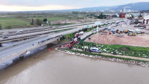 Bursa’da debisi yükselen derede aracıyla sürüklenen sürücü hayatını kaybetti: O anlar...
