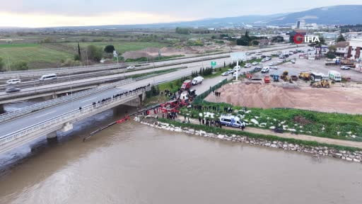 Bursa’da debisi yükselen derede aracıyla sürüklenen sürücü hayatını kaybetti: O anlar...