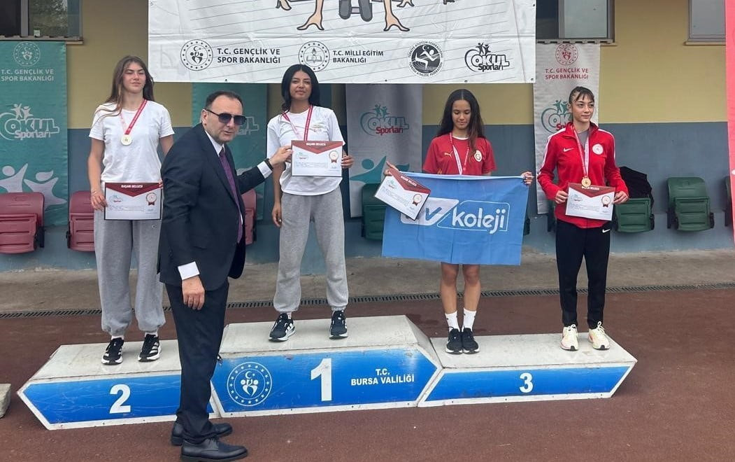 BURSA’DA DÜZENLENEN OKUL SPORLARI ATLETİZM YILDIZ KIZLAR TÜRKİYE BİRİNCİLİĞİ’NDE PİSTE ÇIKAN...