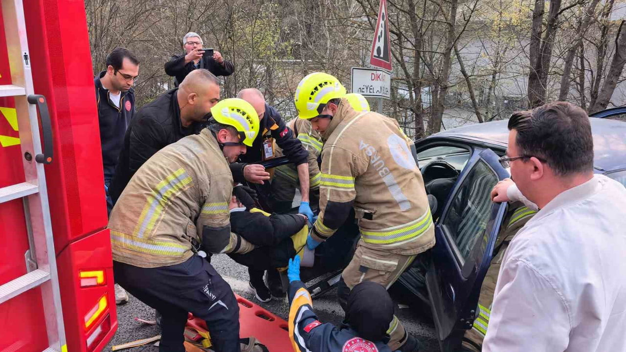 BURSA’DA FECİ KAZA : 2 YARALI