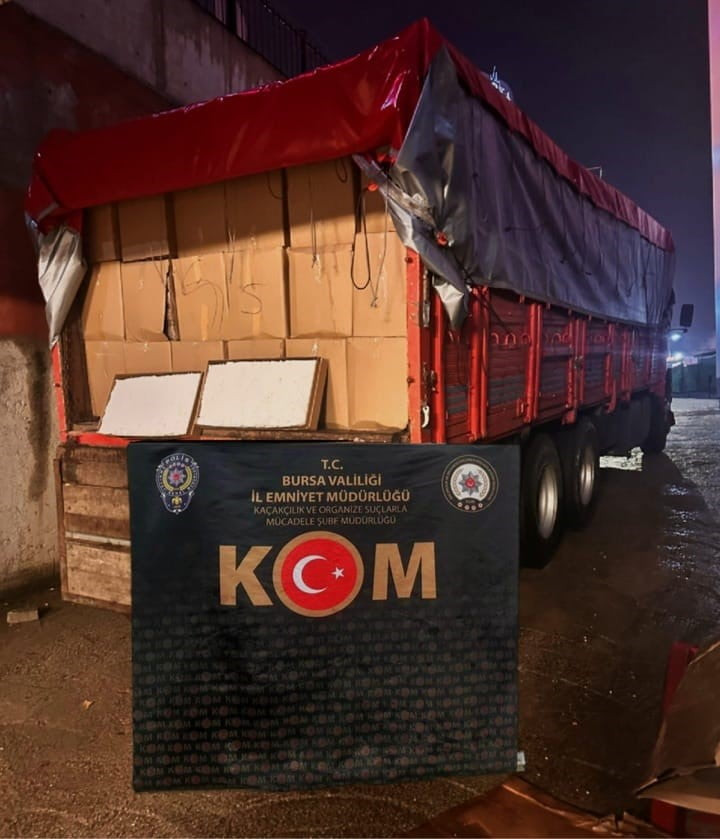 BURSA’DA POLİS EKİPLERİ TARAFINDAN DÜZENLENEN OPERASYONDA, BİR ARAÇTA YAPILAN ARAMADA 4 MİLYONUN...