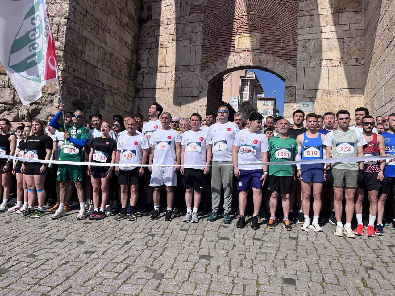 BURSA’DA TARİHİ PARKURDA NEFES KESEN KOŞU, 1500 KİŞİ AYNI HEYECANDA BULUŞTU