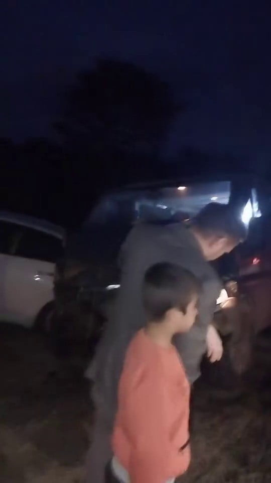 BURSA’DA YAMAÇTAN KOPAN KAYALAR, ARAÇLARIN ÜZERİNE YAĞDI