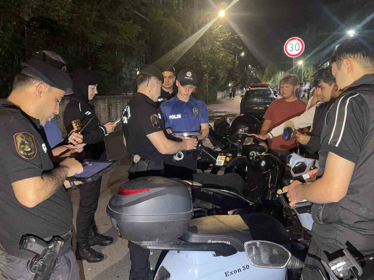BURSA’DA YKS ÖNCESİ SESSİZLİK VE HUZUR DENETİMİ