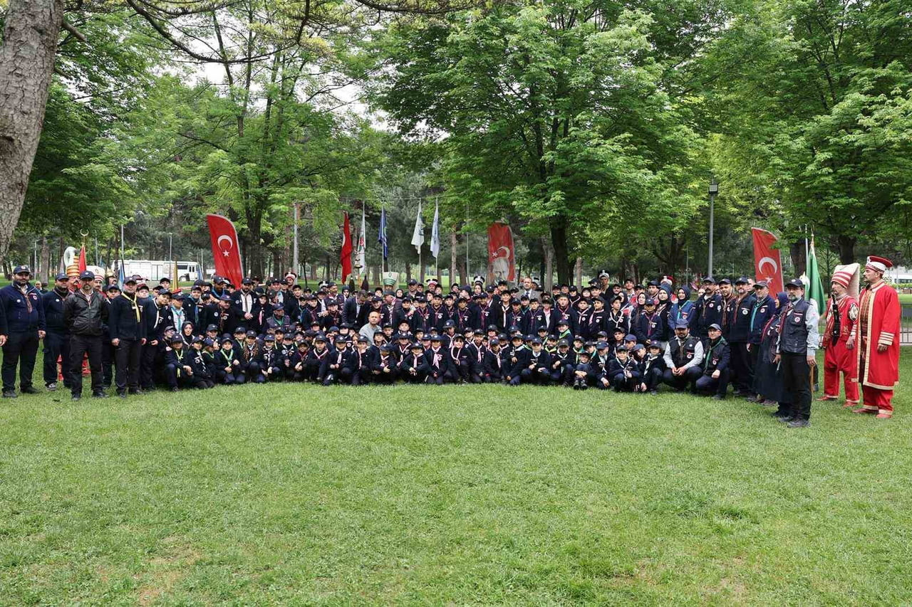 BURSA’NIN FETHİNİN 700. YILI ETKİNLİKLERİ KAPSAMINDA DÜZENLENEN FETİH KAMPI, YÜZLERCE GENCİ AYNI...