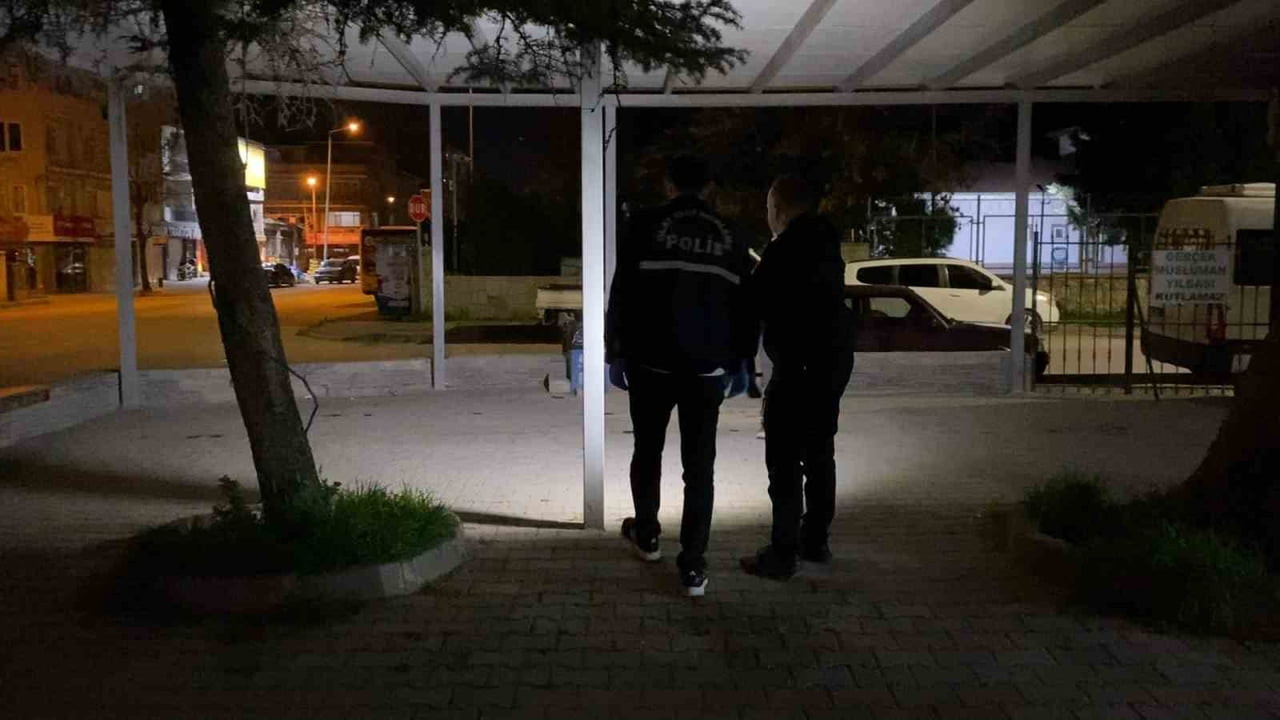 BURSA’NIN İNEGÖL İLÇESİNDE İKİ GENÇ KIZ ARASINDA ÇIKAN KAVGA KANLI BİTTİ. ERKEK MESELESİ NEDENİYLE...