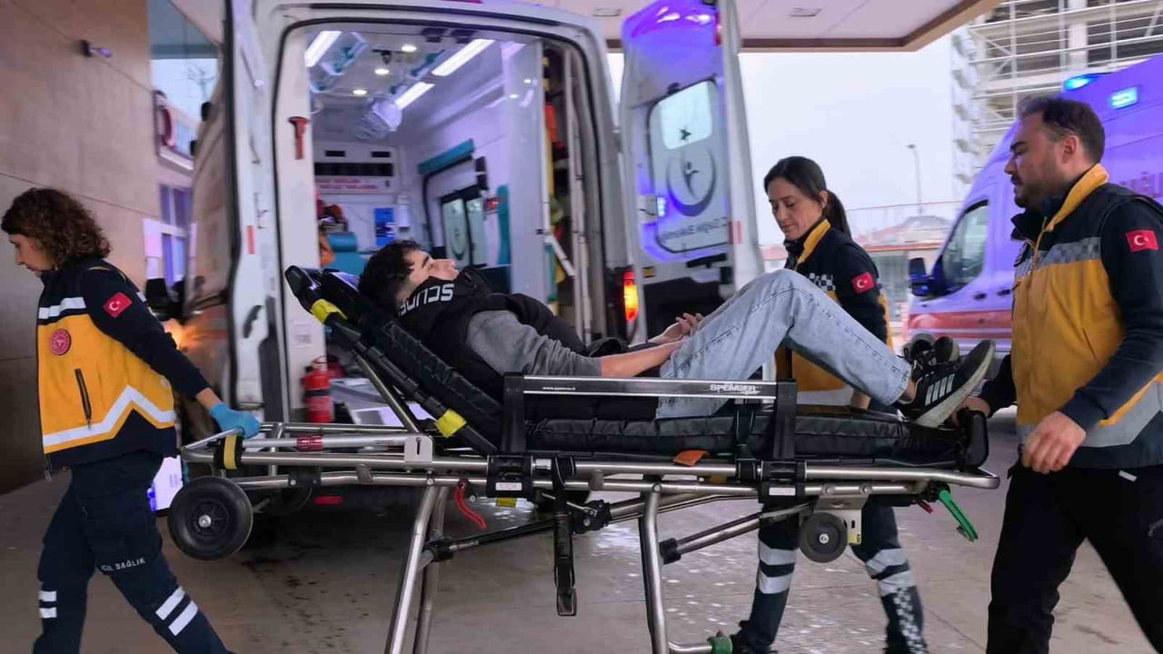 BURSA’NIN İNEGÖL İLÇESİNDE KONTROLDEN ÇIKARAK DEVRİLEN MOTOSİKLETTE BULUNAN 1’İ ÇOCUK 2 KİŞİ...