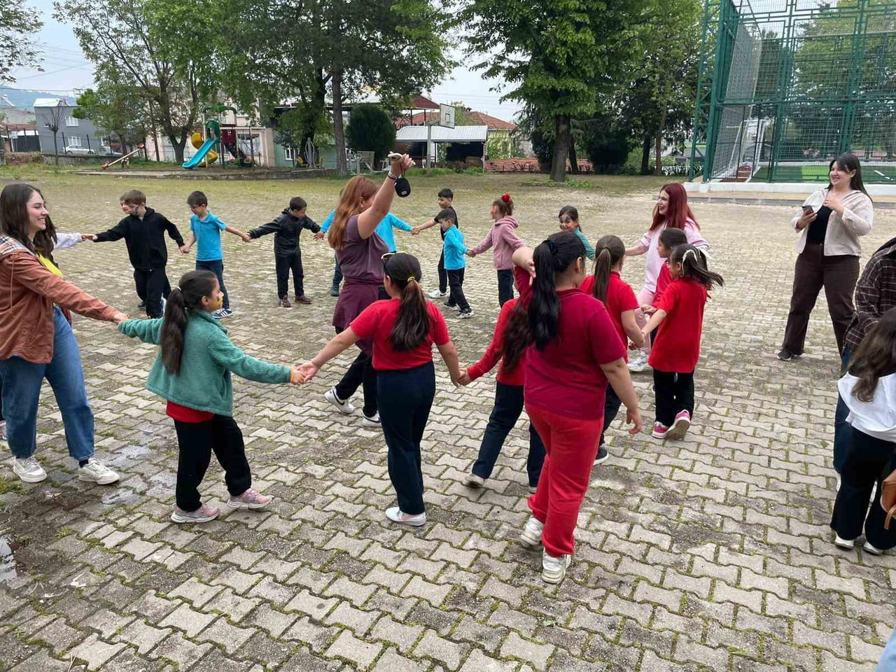 BURSA’NIN KESTEL İLÇESİNE BAĞLI ÜMİTALAN KÖYÜ’NDE HAYATA GEÇİRİLEN "BİR KİTAP BİN PENCERE" PROJESİ...