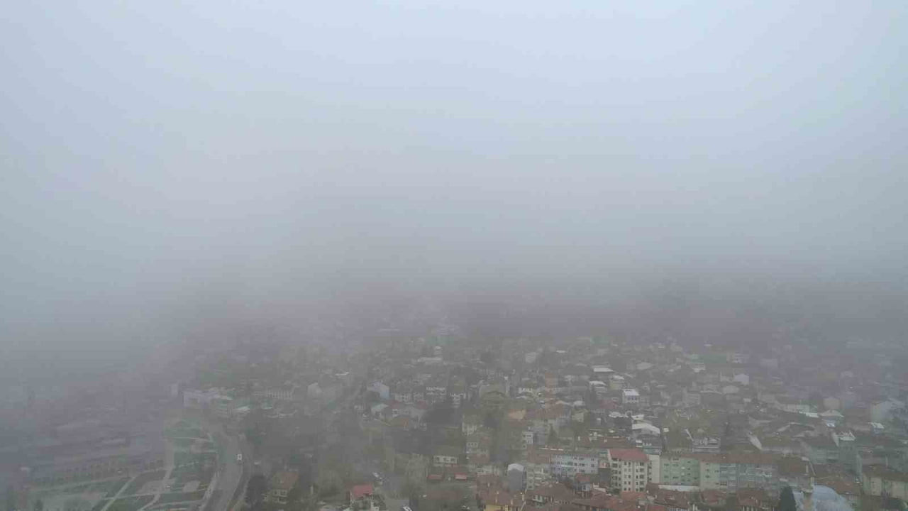 BURSA’NIN OSMANGAZİ İLÇESİ VE ÇEVRE İLÇELERDE SABAH SAATLERİNDEN İTİBAREN ETKİLİ OLAN SİS, KENTİN...