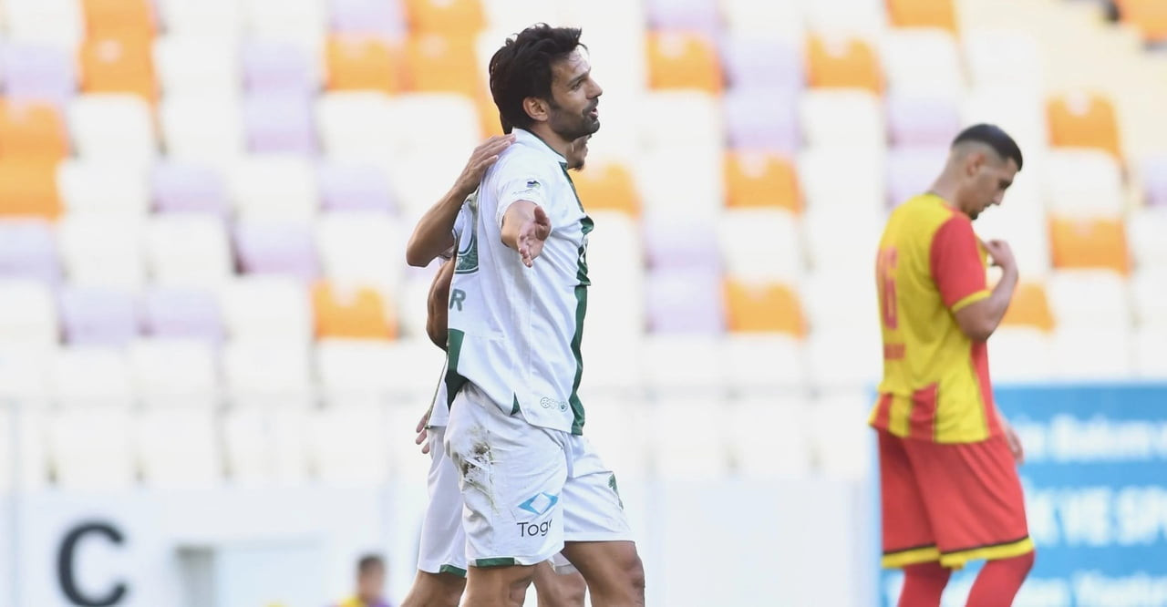 BURSASPOR, SON İKİ SEZONDUR ŞANLI FORMAYI TERLETEN VE ŞAMPİYONLUKLARDA BÜYÜK PAY SAHİBİ OLAN TAKIM...