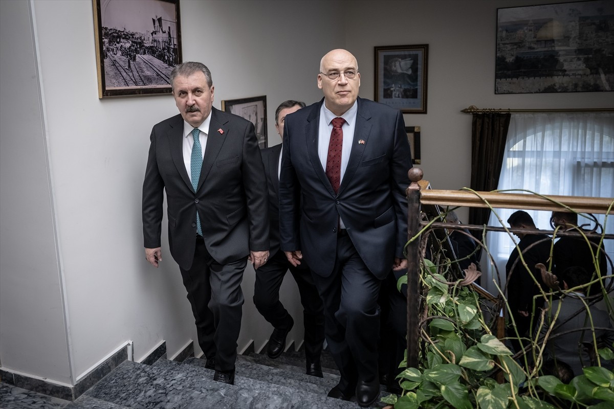Büyük Birlik Partisi (BBP) Genel Başkanı Mustafa Destici, Filistin'in yeni Ankara Büyükelçisi...