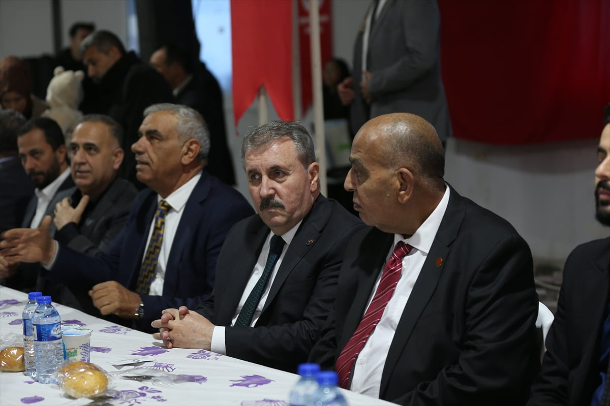 Büyük Birlik Partisi (BBP) Genel Başkanı Mustafa Destici, Kumlu Belediyesi düğün salonundaki iftar...