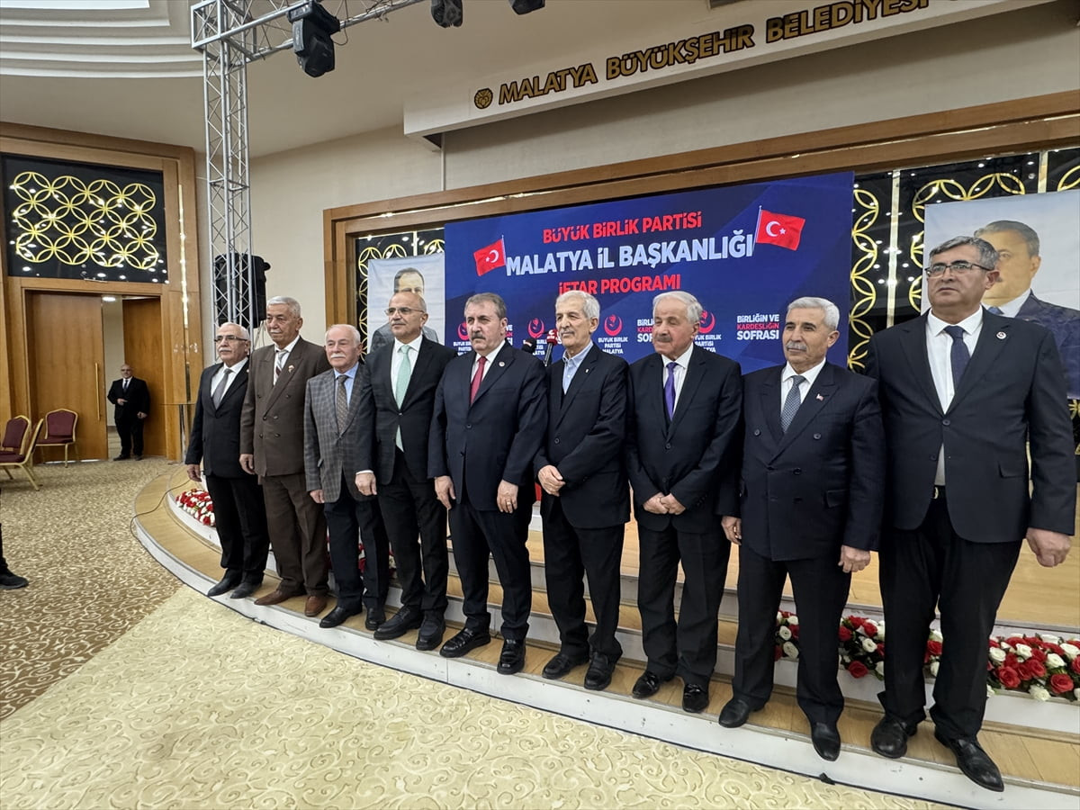 Büyük Birlik Partisi (BBP) Genel Başkanı Mustafa Destici, Malatya'da gaziler ve şehit yakınları...