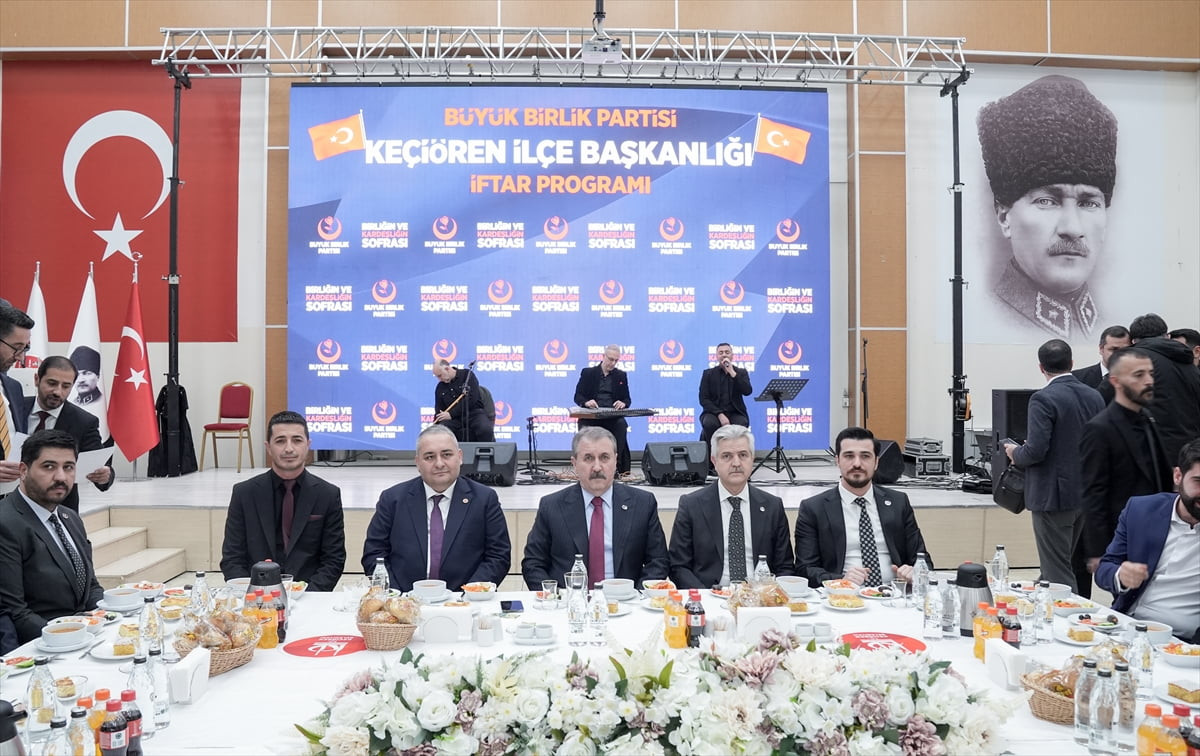 Büyük Birlik Partisi (BBP) Genel Başkanı Mustafa Destici (ortada), partisinin Keçiören İlçe...