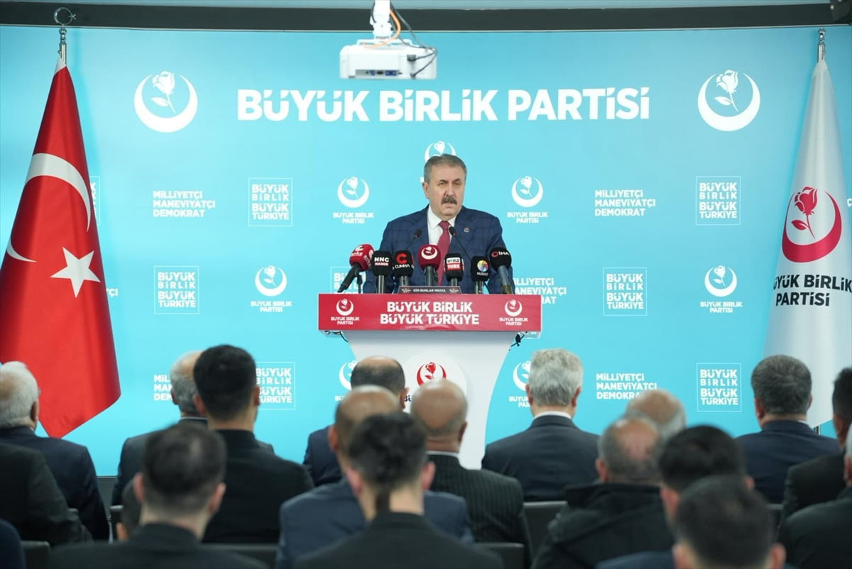 Büyük Birlik Partisi (BBP) Genel Başkanı Mustafa Destici, partisinin genel merkezinde basın...