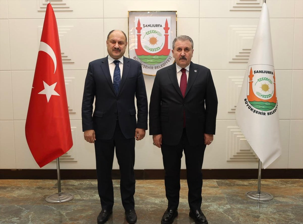 Büyük Birlik Partisi (BBP) Genel Başkanı Mustafa Destici (sağda) Şanlıurfa'daki programı...