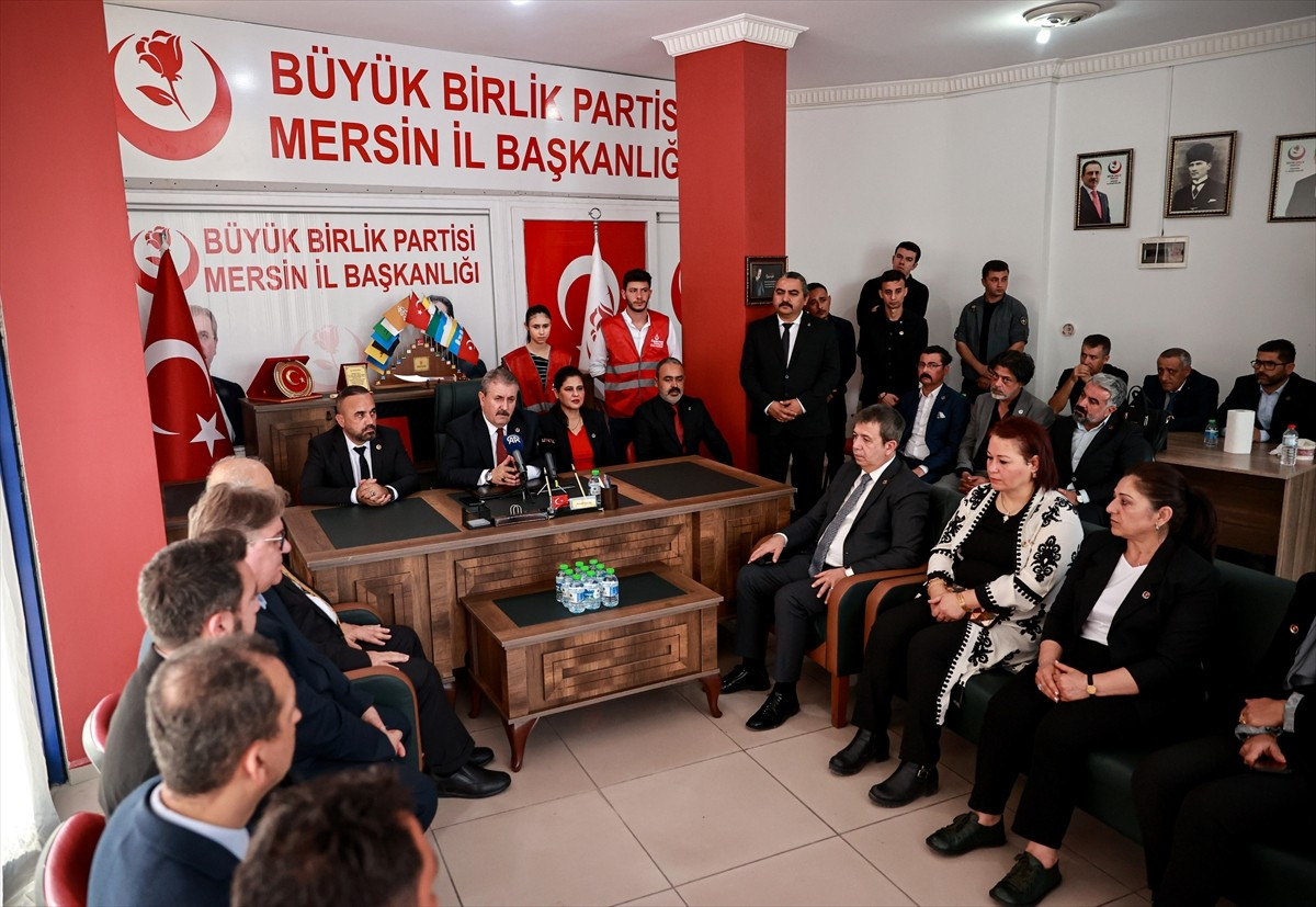Büyük Birlik Partisi (BBP) Genel Başkanı Mustafa Destici (sol 7), Mersin'deki programı kapsamında...