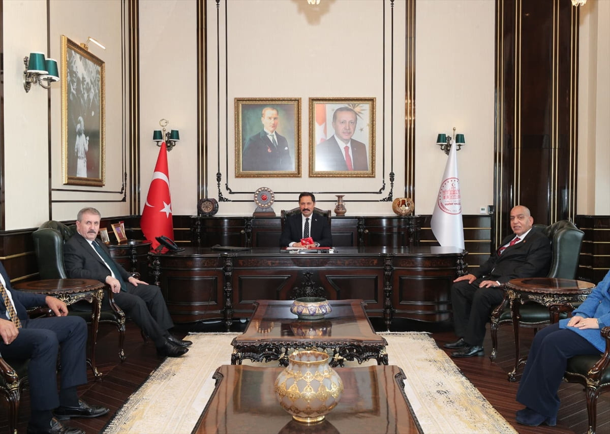 Büyük Birlik Partisi (BBP) Genel Başkanı Mustafa Destici (solda), bazı temaslarda bulunmak üzere...