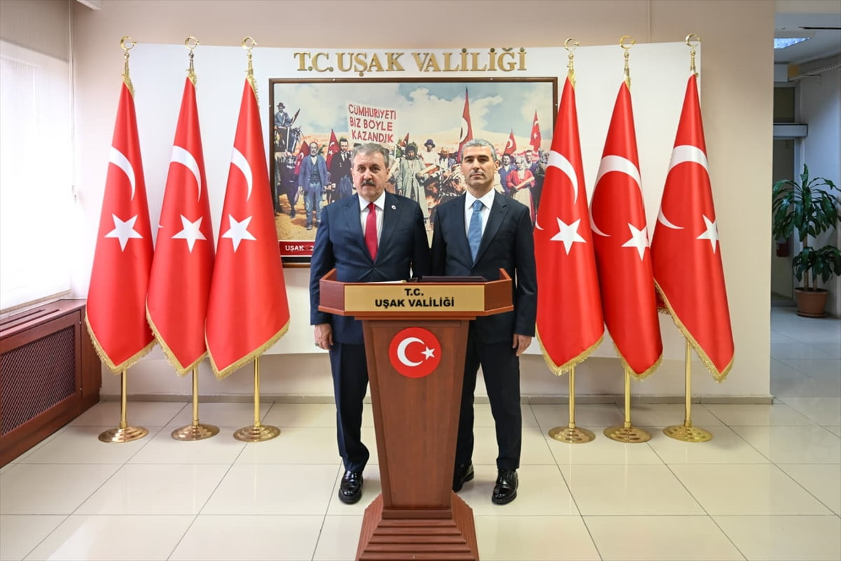 Büyük Birlik Partisi (BBP) Genel Başkanı Mustafa Destici (solda), Uşak'ta ziyaretlerde bulundu....