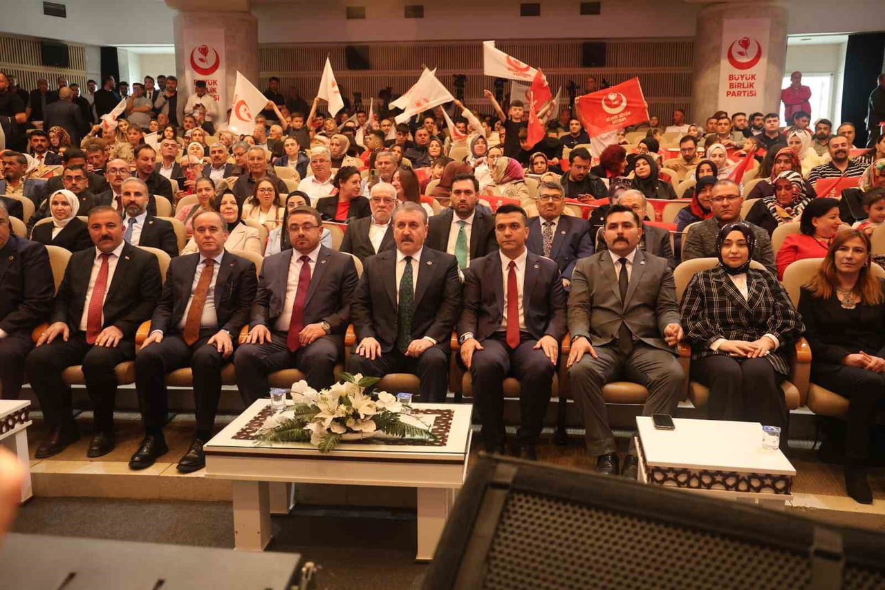 BÜYÜK BİRLİK PARTİSİ (BBP) KONYA OLAĞAN İL KONGRESİ'NDE KONUŞAN BBP GENEL BAŞKANI MUSTAFA DESTİCİ...