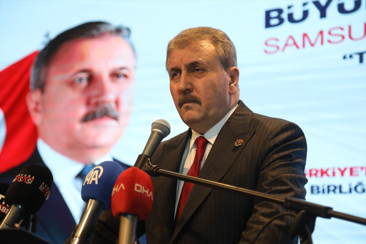 Büyük Birlik Partisi Genel Başkanı Mustafa Destici, partisinin Büyükşehir Belediyesi Ömer...