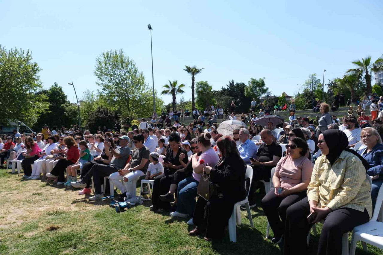 BÜYÜKÇEKMECE BELEDİYESİ'NİN ANNELER GÜNÜ'NE ÖZEL DÜZENLEDİĞİ "ANNELER GÜNÜ KONSERİ", ANNELERİN...